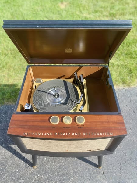 Magnavox Record Player