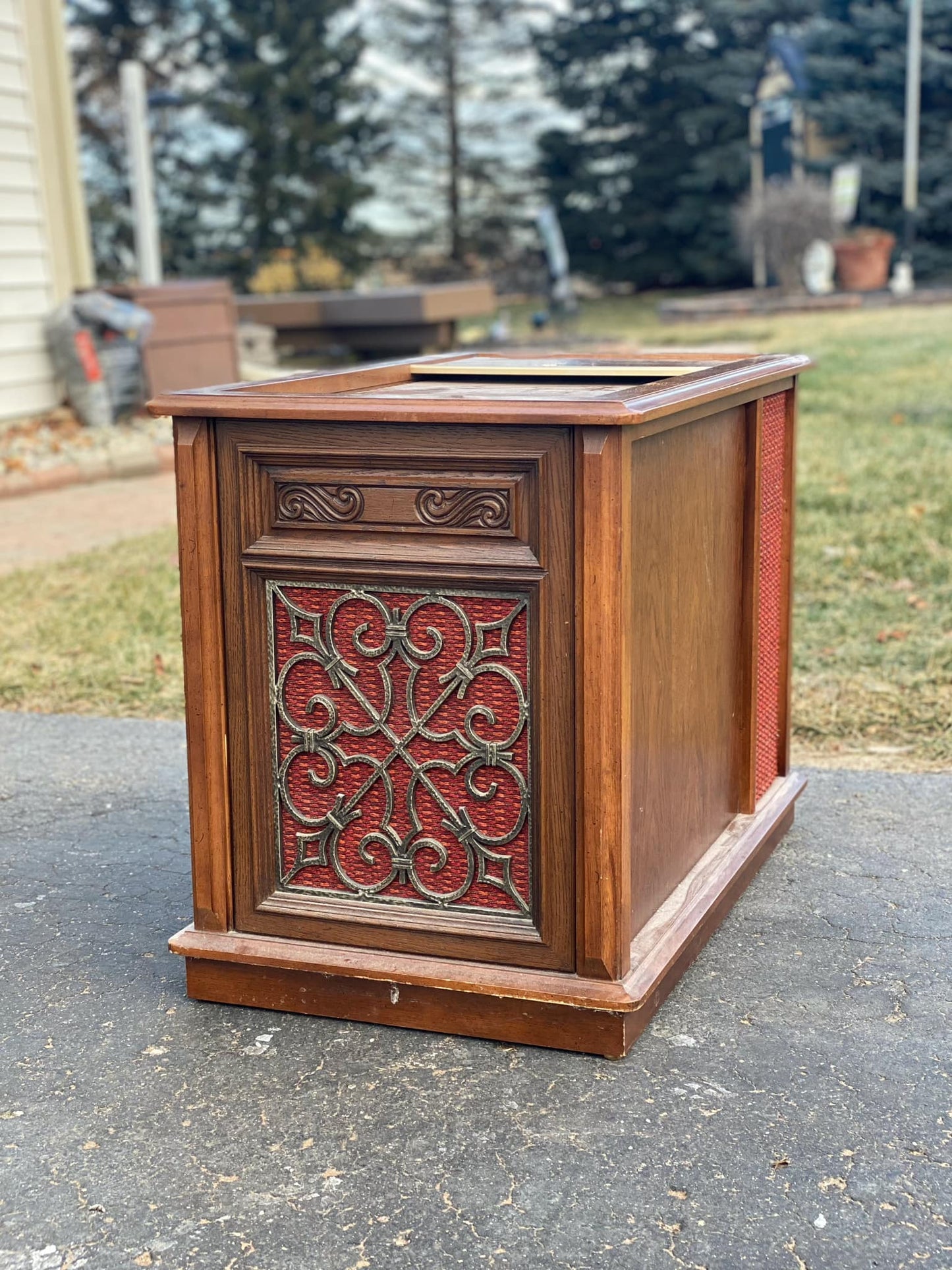Magnavox End Table ($500.00 USD)