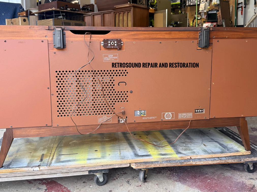 Zenith Y960 with 8-track ($2900.00 USD)