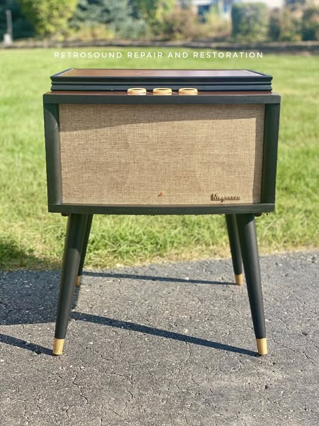 Magnavox Record Player