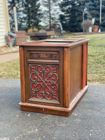 Magnavox End Table ($500.00 USD)