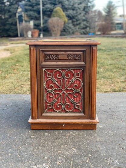 Magnavox End Table ($500.00 USD)