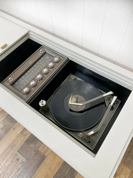 Magnavox - "Grey Beast"