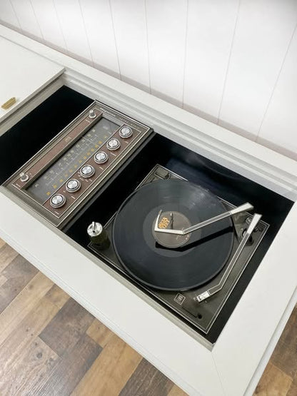 Magnavox - "Grey Beast"