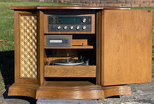 Magnavox Credenza ($500.00 USD)