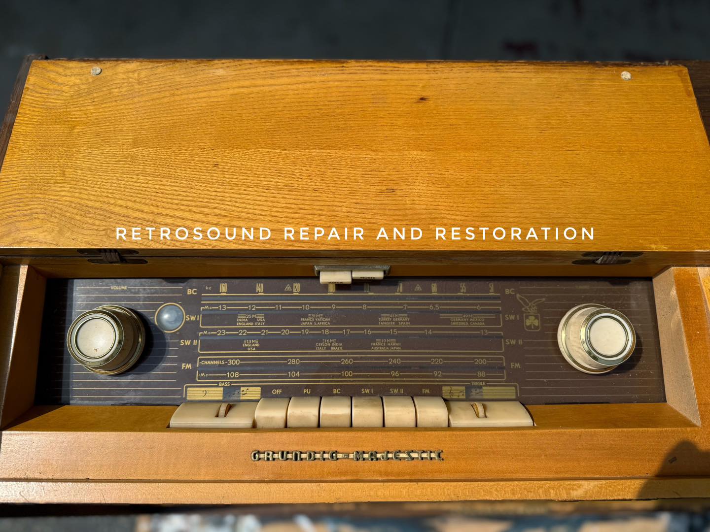 Grundig Majestic ($2,100.00 USD)