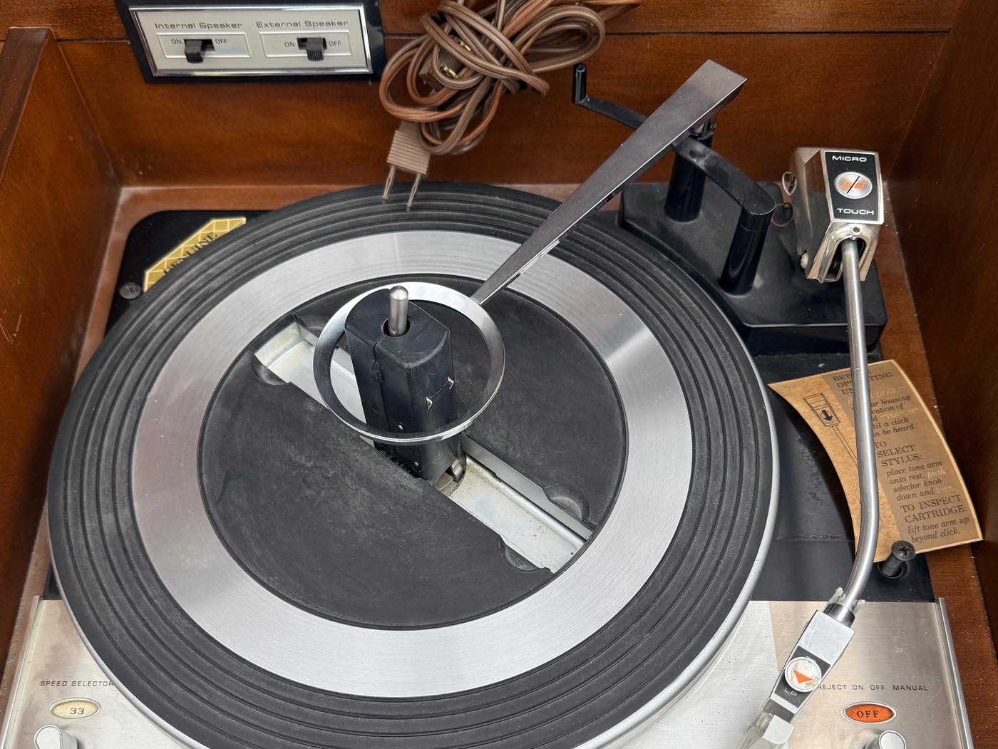 Zenith Y960 with 8-track ($2900.00 USD) – RetroSound Repair and