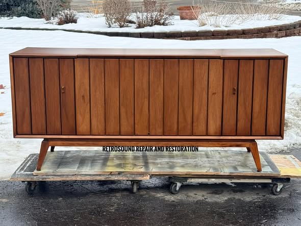 Zenith Y960 with 8-track ($2900.00 USD)