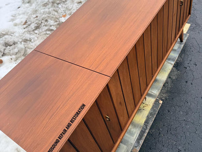 Zenith Y960 with 8-track ($2900.00 USD)