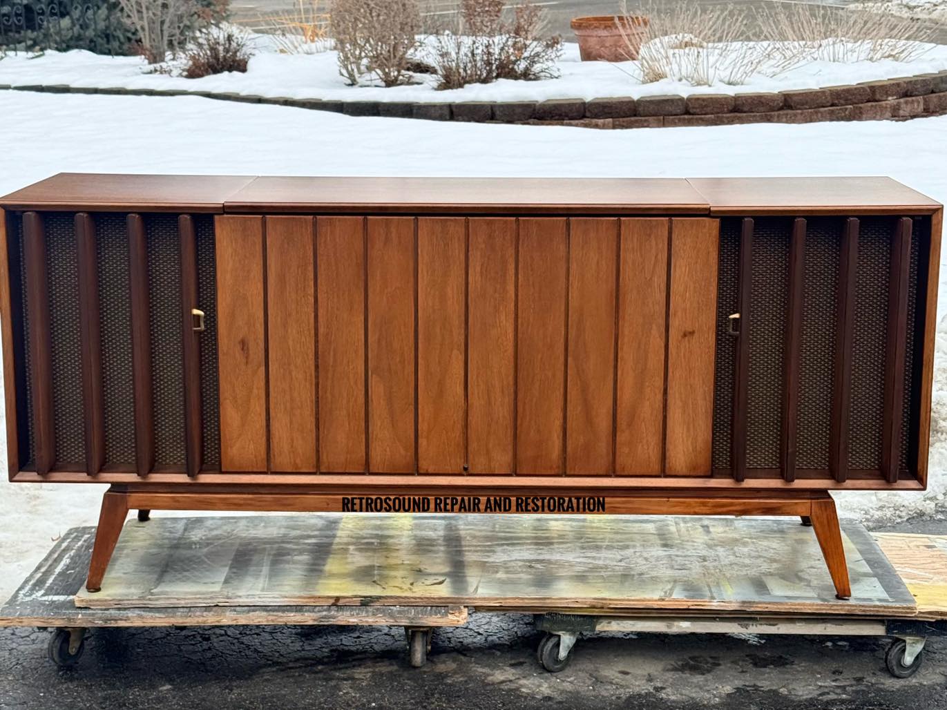 Zenith Y960 with 8-track ($2900.00 USD)