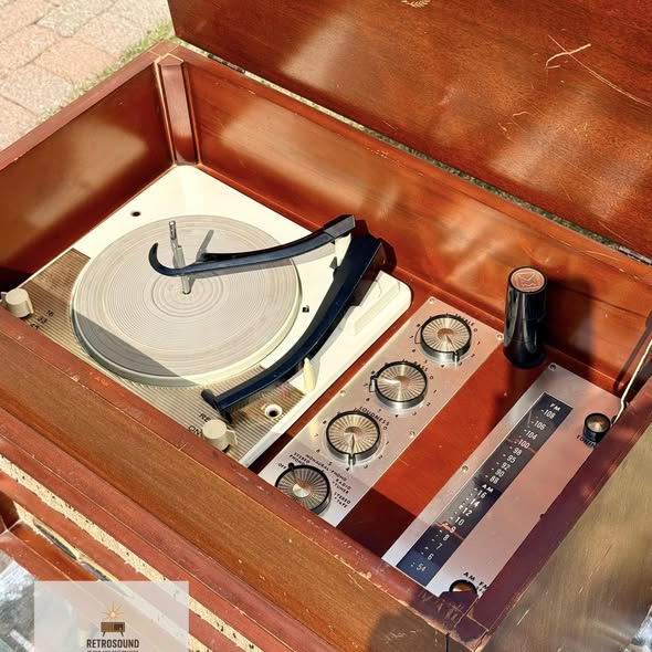 Philco High Fidelity ($1,475.00 USD)