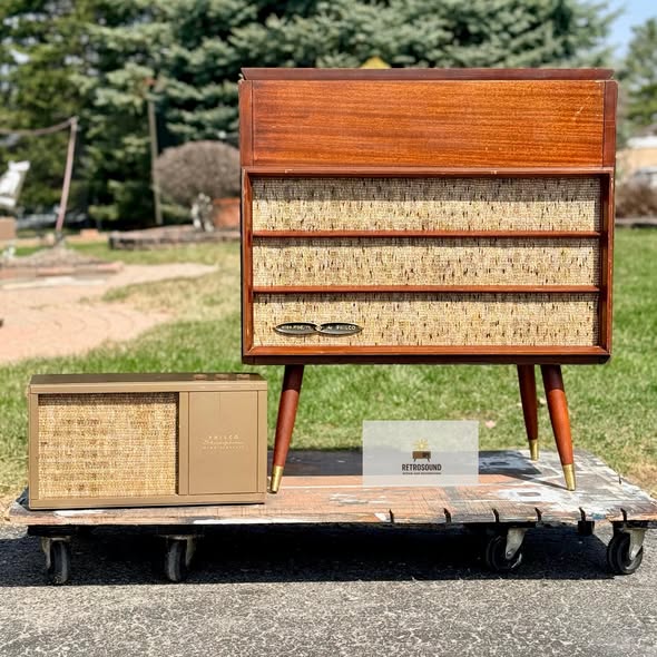 Philco High Fidelity ($1,475.00 USD)